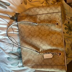 Coach tote. Excellent condition!